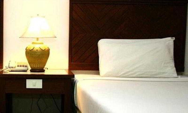 Hotel Rattana Mansion Phuket Zewnętrze zdjęcie