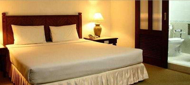 Hotel Rattana Mansion Phuket Zewnętrze zdjęcie